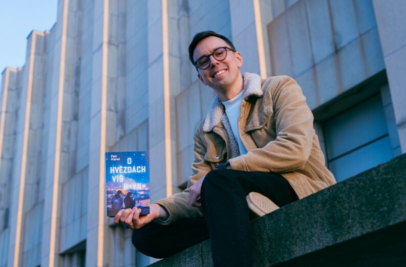 Petr Hanel: Past jménem – O hvězdách víš h*vn*